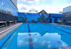 สระว่ายน้ำ 7 Hotel Kinasih