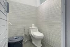 Bilik Mandi dalam Bilik Hotel Saluyu 2