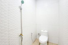 Phòng tắm bên trong RedDoorz @ Permata Hijau Batu Aji Batam