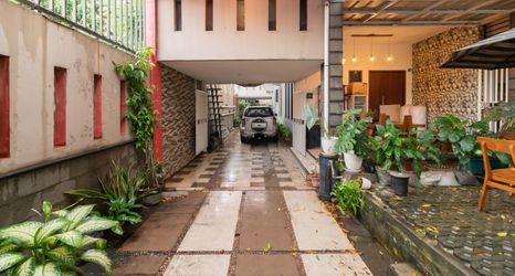Exterior 2 Safaraz Garden near Galaxy Bekasi Mitra RedDoorz