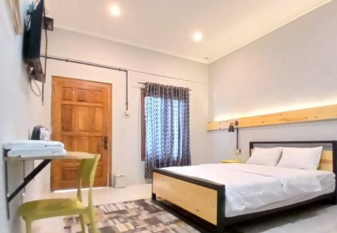 Bedroom Kenewae Living near Alun-alun Wonosari Mitra RedDoorz