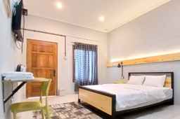 Kenewae Living near Alun-alun Wonosari Mitra RedDoorz, USD 22.43