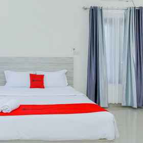 Bedroom 1 RedDoorz Plus @ GNG Hotel El Tari Airport Kupang, クパン ホテル