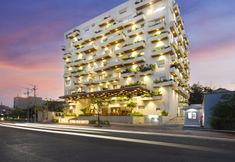Bên ngoài 2 Iconic Long Hai Hotel