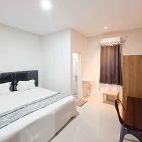 Bedroom 1 Happy Family Homestay Jember Mitra RedDoorz, Hotel Fakultas Syariah UIN KHAS Jember