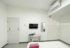 Bedroom 6 Urbanview Syariah Sasarengan Inn near RSUD Waled Cirebon