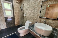 In-room Bathroom 99 House