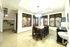 Bar, Cafe and Lounge Villa Bumi Raziq