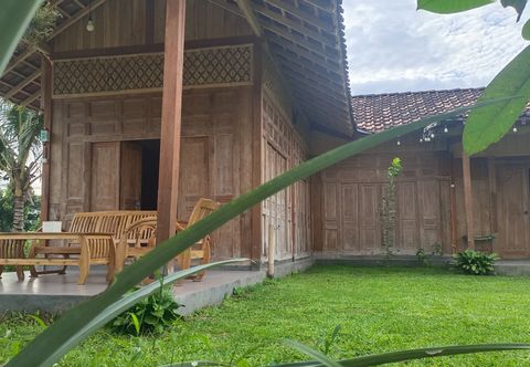 Bên ngoài Swastamita Resto Sawah & Cottage