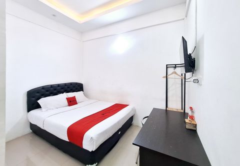 Bedroom RedDoorz near Stasiun Kediri