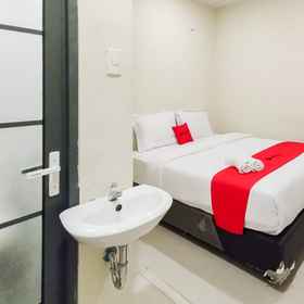 Bedroom 1 RedDoorz @ Rejoss Lux Medan, Indomaret Menteng Indah Hotels