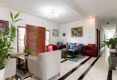 Lobby 7 RedDoorz near Trans Studio Mall Cibubur