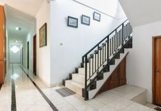 Common Space 5 RedDoorz near Trans Studio Mall Cibubur