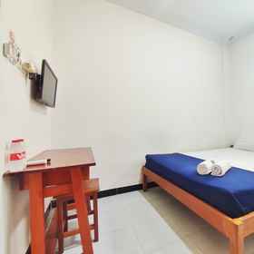 Bedroom 1 Happy Syariah Hotel near Jombor Mitra RedDoorz, Hotel Tegalrejo