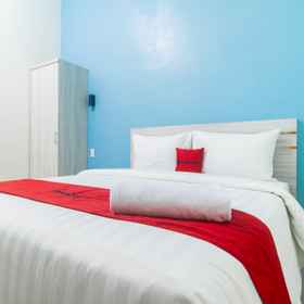 Bedroom 1 RedDoorz Plus @ Sempurna Inn Medan, Tj Morawa Hotels