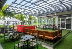 Common Space 5 Urbanview Hotel Syariah Astungkara Space Sleman by RedDoorz