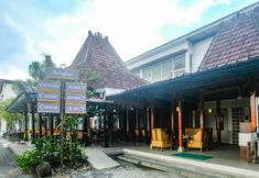 Exterior 4 Urbanview Hotel Syariah Astungkara Space Sleman by RedDoorz