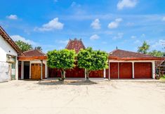 Bên ngoài 2 Hotel O Joglo Menoreh Resto & Homestay