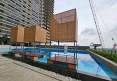 สระว่ายน้ำ 5 Collins Boulevard Apartement By LiviRooms Tangerang