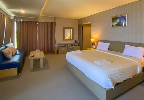 침실 Grand Hills Hotel Near Ketapang Banyuwangi Mitra RedDoorz