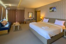 침실 Grand Hills Hotel Near Ketapang Banyuwangi Mitra RedDoorz