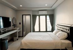 Bedroom 6 Smith Hotel