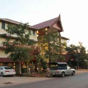 Exterior / Building 1 Ruenthai Ayutthaya 度假村和餐廳, Nigiwai Shabu&Sushi Buffet อยุธยา สาขาสะพานปรีดี 酒店