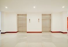 Lobby 7 Collection O near Terminal Pulo Gebang formerly Sentra Timur - Tower Sapphire