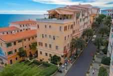 外観 Lotus Home Corner & Rooftop