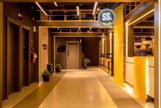 로비 Fhandika Boutique Inc