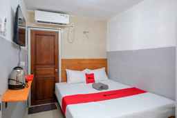 RedDoorz near Mulyosari, USD 27.90
