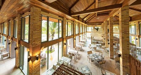 로비 2 ROBINSON Khao Lak