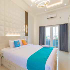Bedroom 1 Sans Hotel Sky Home Syariah Tegal, SMK Negeri 1 Dukuhturi Hotels