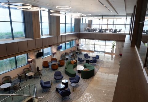 Sảnh chờ Grand Anara Airport Hotel