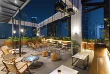 バー、カフェ、およびラウンジ ARTOTEL Hub Simpang Temu