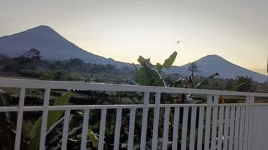 Bên ngoài 4 Bilqis Guesthouse Syariah