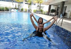 Swimming Pool 4 The Square -  King Bed Suite for 2 - Apartemen Service - Netflix & WiFi - Near Kampus Petra