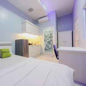 Bedroom 1 Urbanview Hotel Bagusroom Batam, Royal Suites Management Hotels