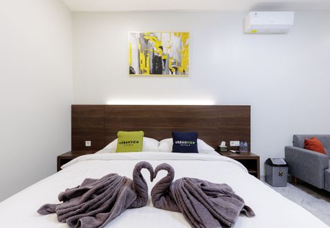 Bedroom Urbanview Syariah Hotel Senen Jakarta