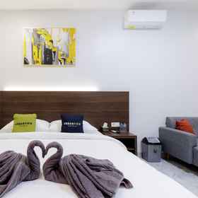 Bedroom 1 Urbanview Syariah Hotel Senen Jakarta, Hotel Jakarta Pusat