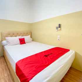 Bedroom 1 RedDoorz near Exit Tol Paiton, Probolinggo Hotels