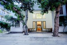 Bangunan Hotel O Stasiun Cirebon Kejaksan Near Alun Alun Cirebon Formerly Family Homestay