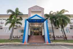 Top Inn Hotel พร้อมอาหารเช้า ใกล้วัดป่าวังน้ำเย็นและสถานที่ท่องเที่ยว, USD 44.87