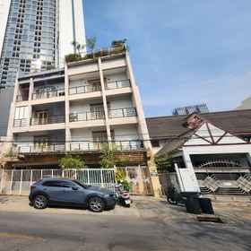 Exterior / Building 1 Baan Nara 15, โรงแรม & ที่พัก Cafe Laurel by Evergreen Laurel Hotel (Bangkok)