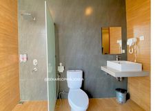 In-room Bathroom 4 Sekar Sophia Villa