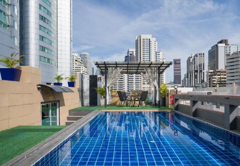 Swimming Pool Aspira Suites Sukhumvit 20