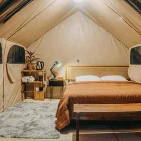 Bedroom 1 Alamu Eco Lodge, Hotel TopVibes Pool & Eatery