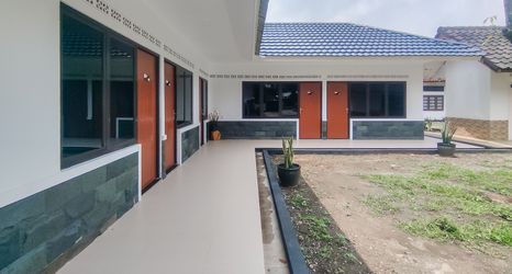 Exterior 2 Roemah Ciremay RedPartner