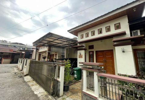 外部的 Jirek Homestay Bukittinggi