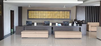 Lobby 3 Grage Hotel Malang by TOS
